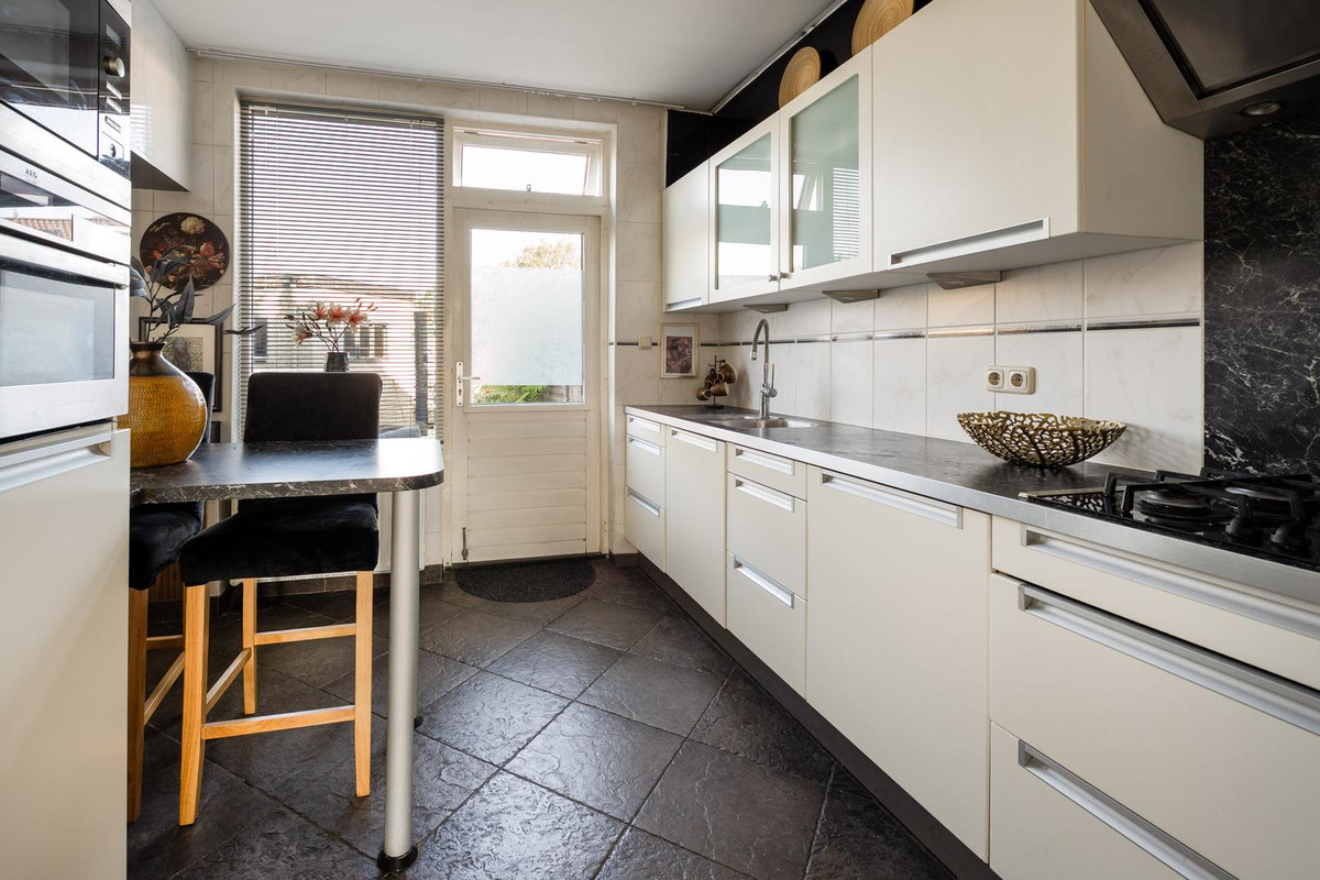 Tussenwoning te koop: Mgr Ariensstraat 5, Hoogerheide