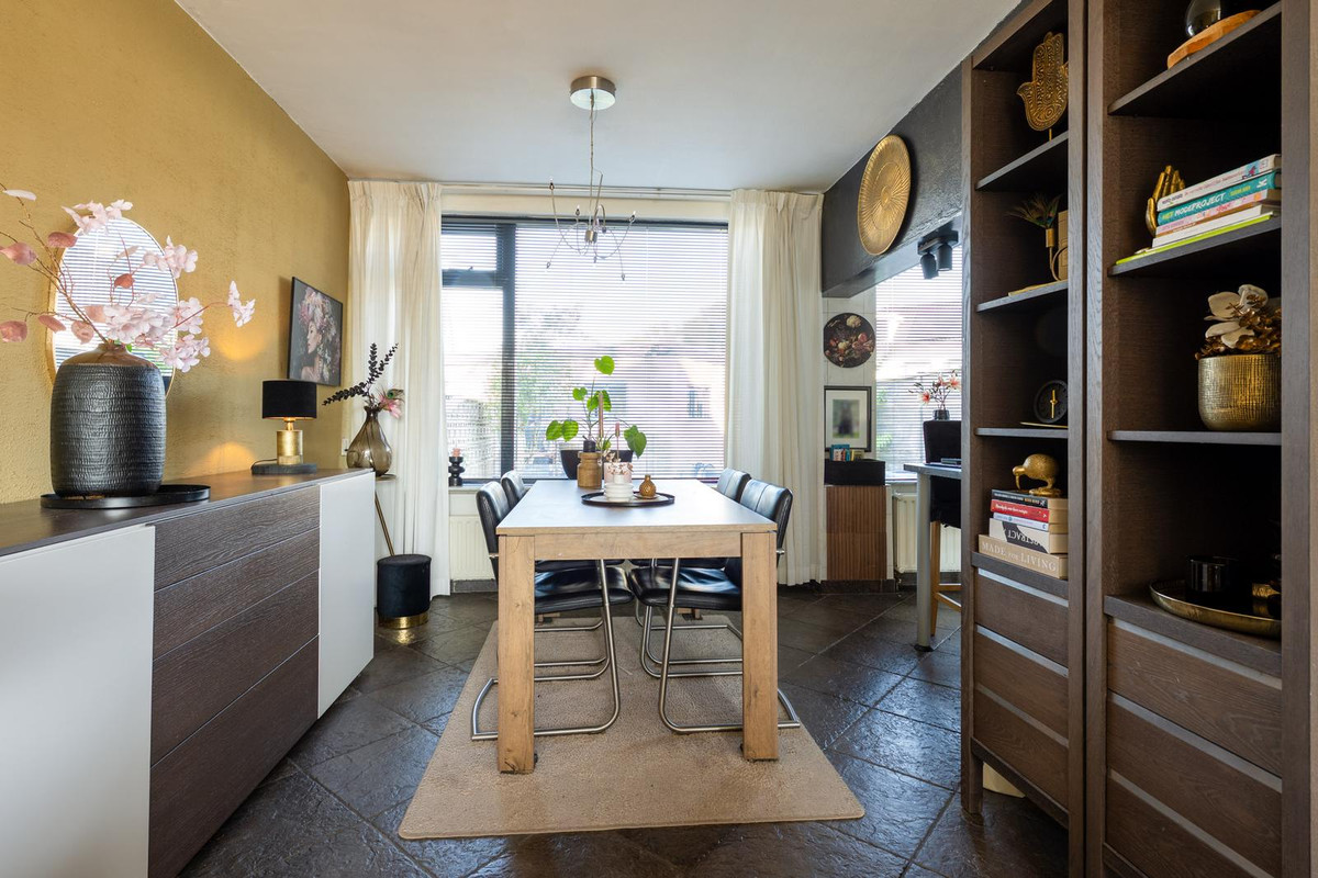 Tussenwoning te koop: Mgr Ariensstraat 5, Hoogerheide