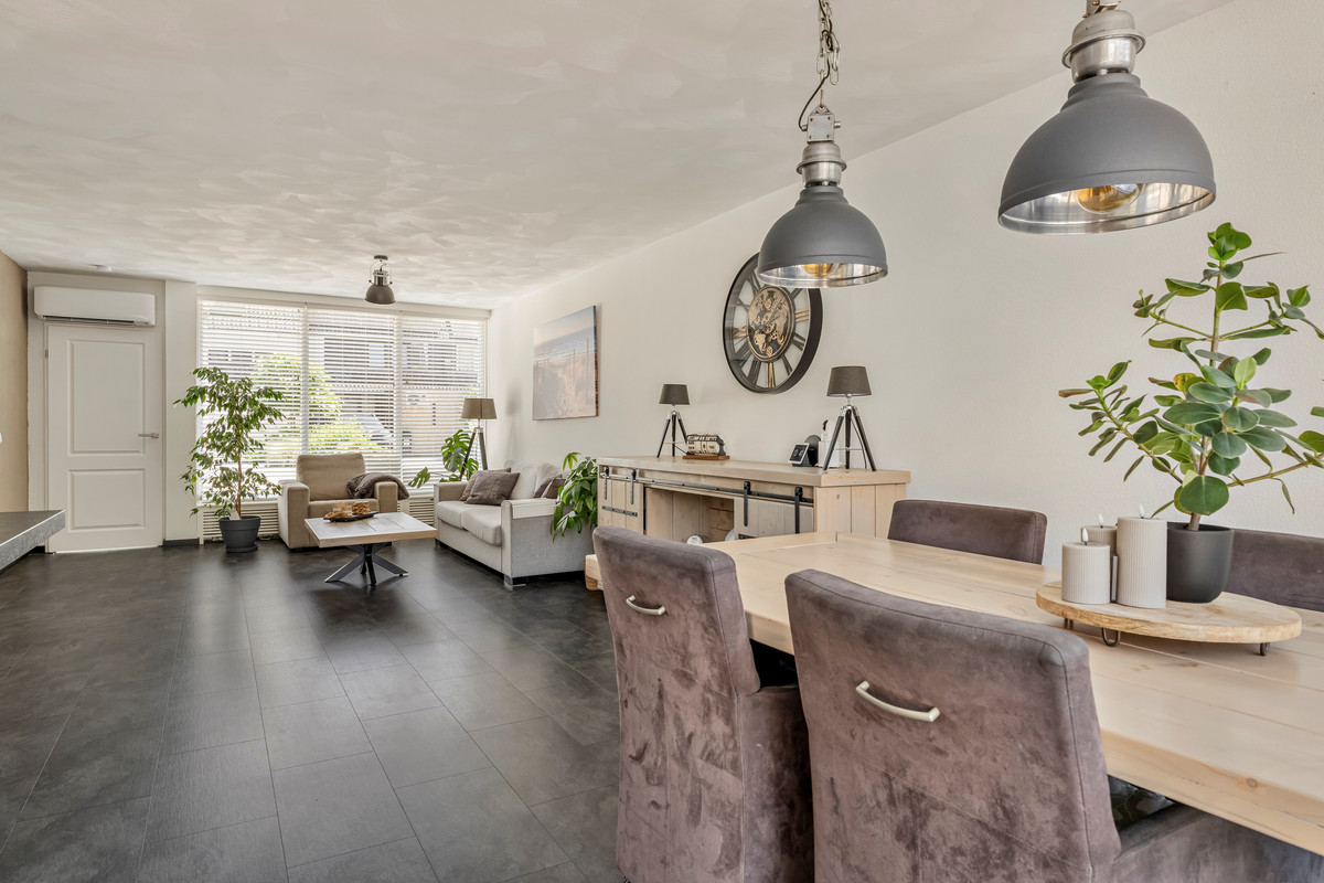 Tussenwoning te koop: Dorthstraat 17, Tilburg