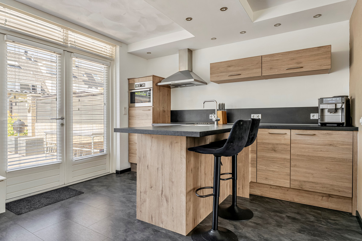 Tussenwoning te koop: Dorthstraat 17, Tilburg