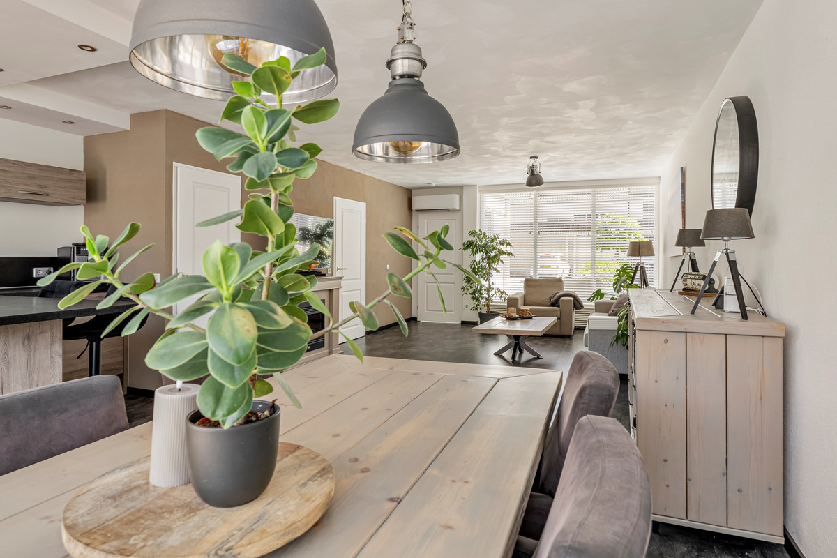 Tussenwoning te koop: Dorthstraat 17, Tilburg