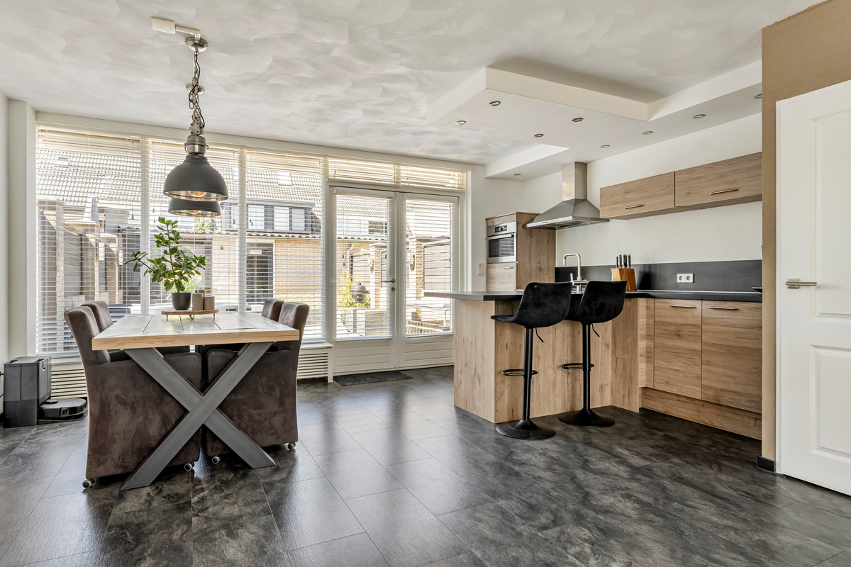Tussenwoning te koop: Dorthstraat 17, Tilburg