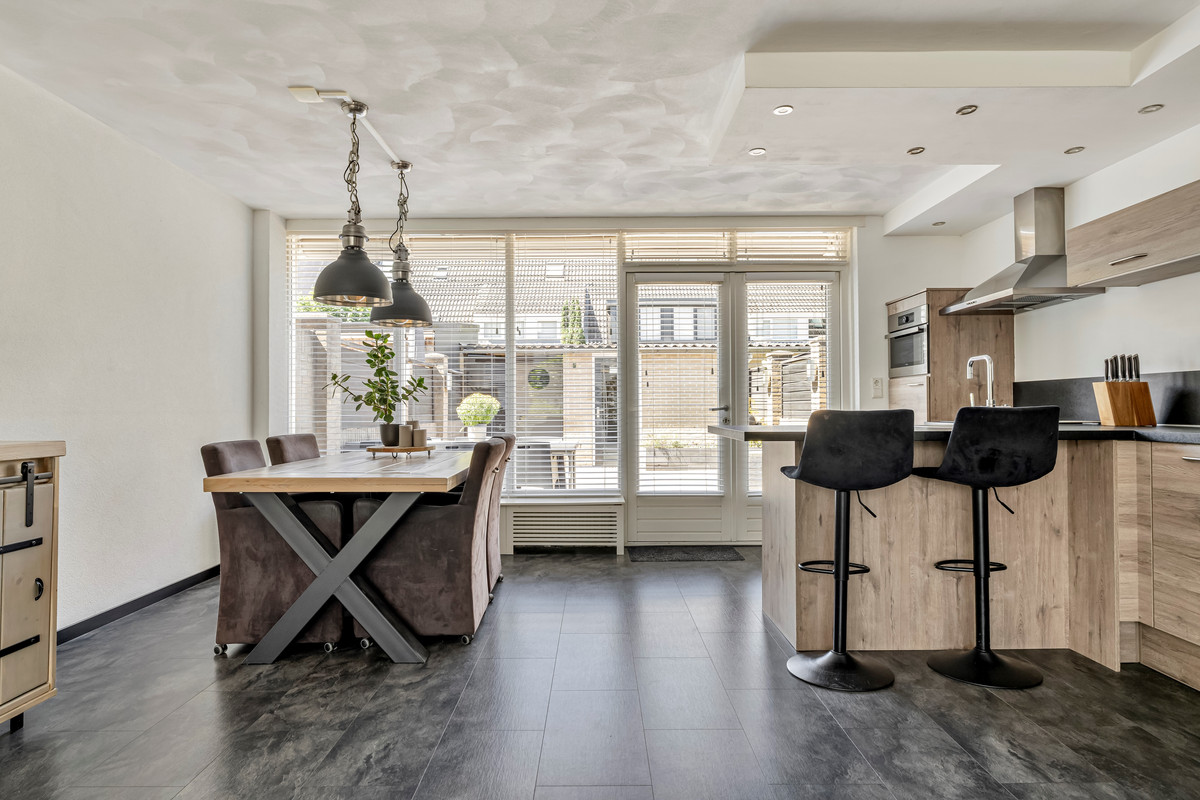 Tussenwoning te koop: Dorthstraat 17, Tilburg