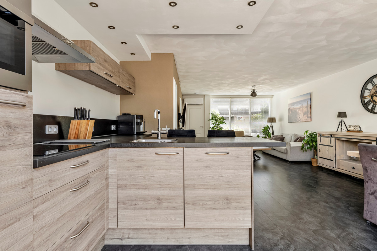 Tussenwoning te koop: Dorthstraat 17, Tilburg