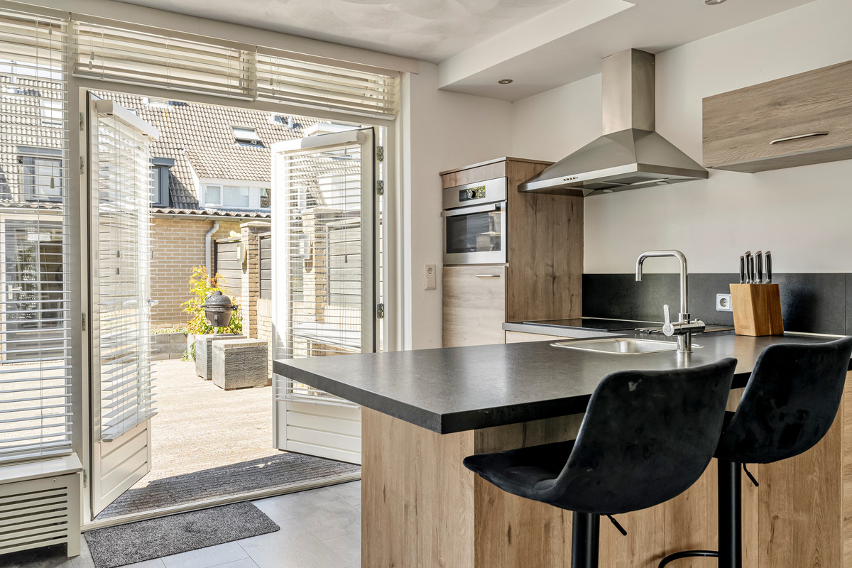 Tussenwoning te koop: Dorthstraat 17, Tilburg