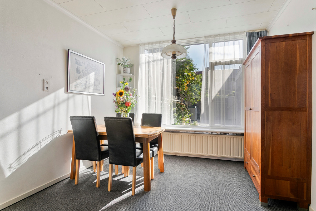 Tussenwoning te koop: Van Cantfortstraat 28, Terneuzen