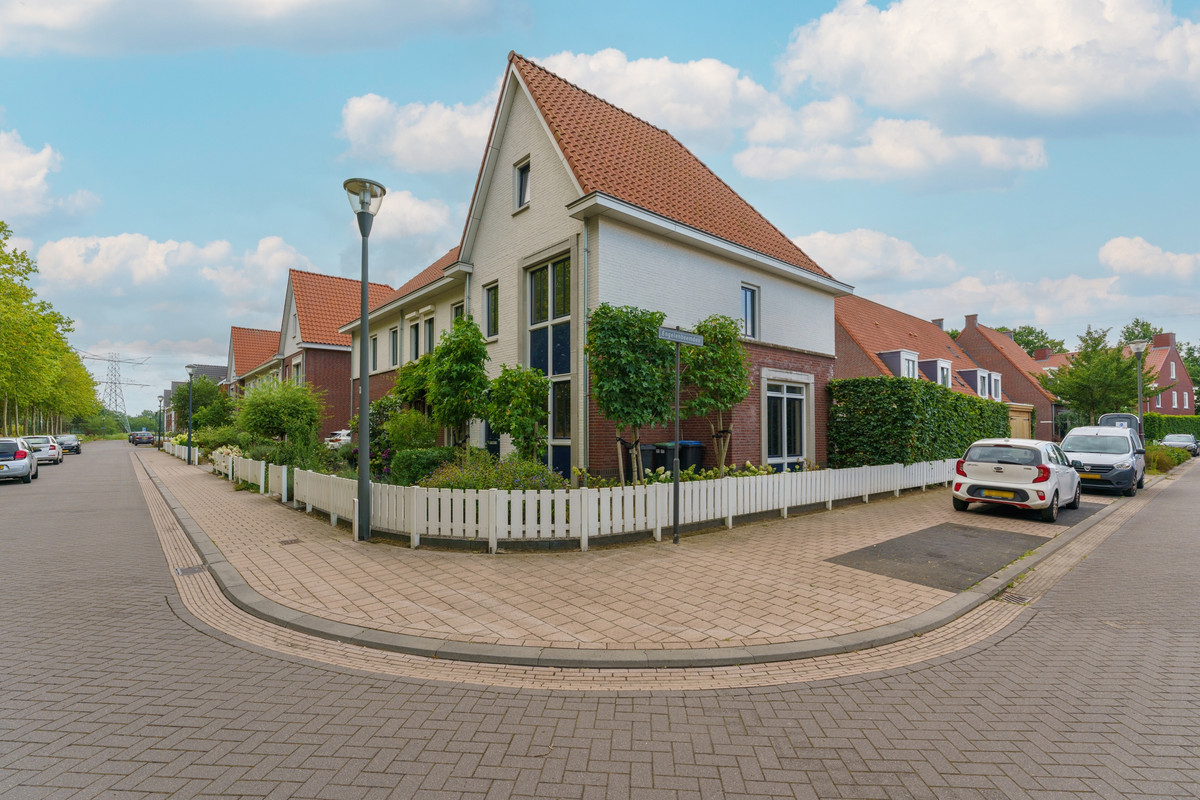 Hoekwoning te koop: Hasselbeemden 24, Helmond