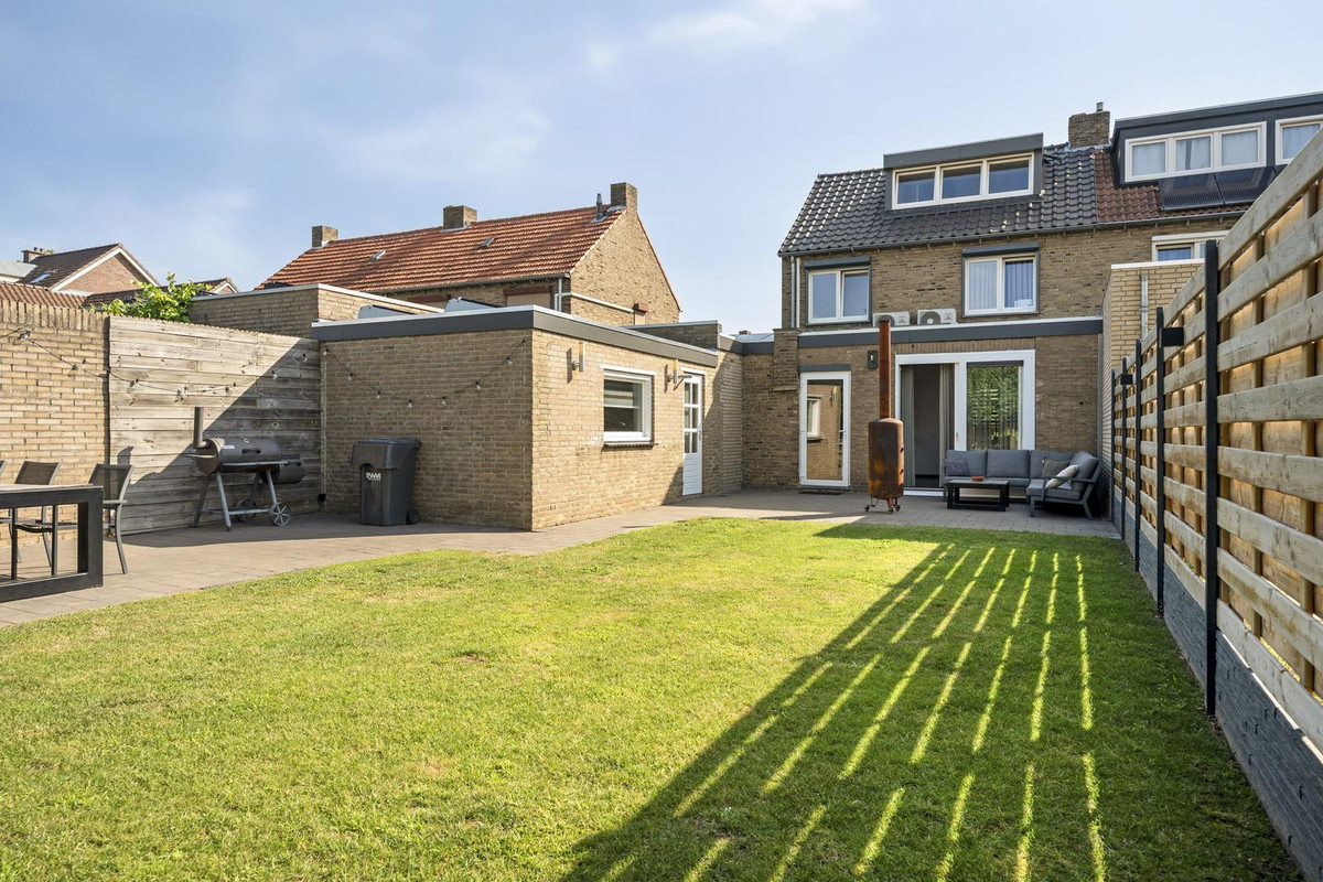 Hoekwoning te koop: Martensweg 6, Holtum