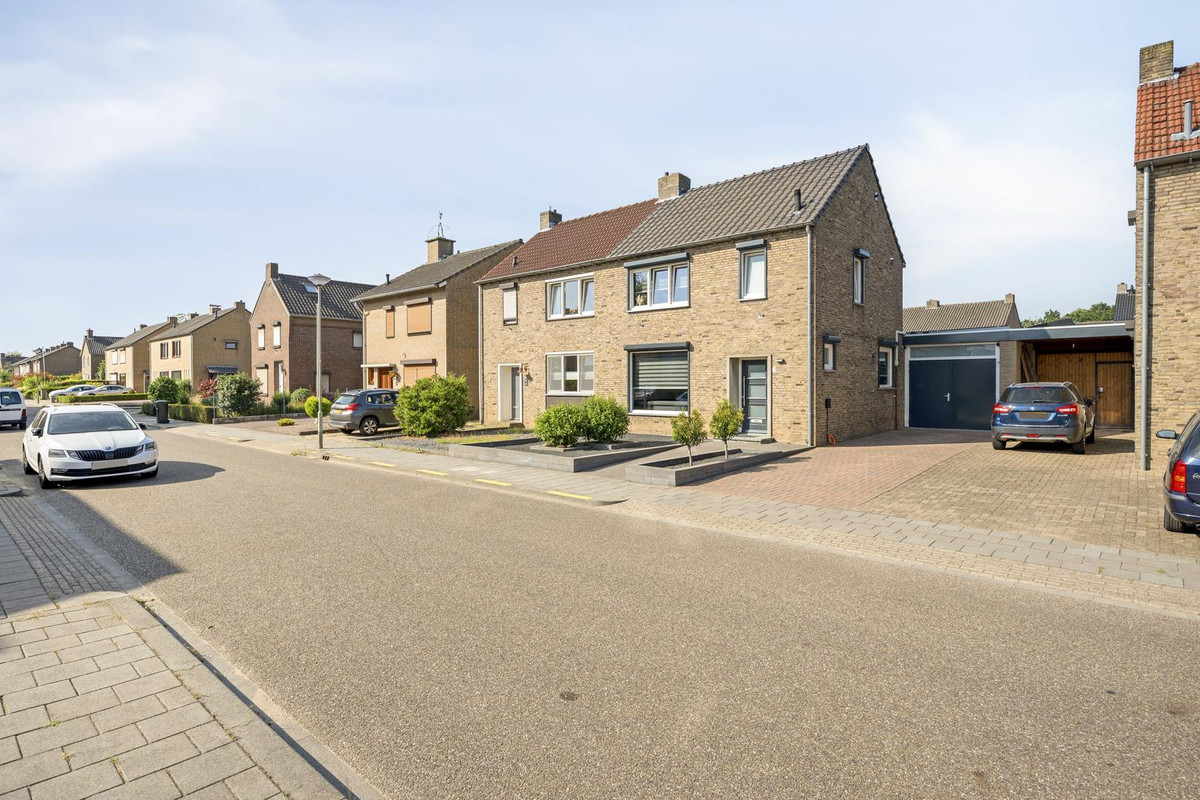Hoekwoning te koop: Martensweg 6, Holtum
