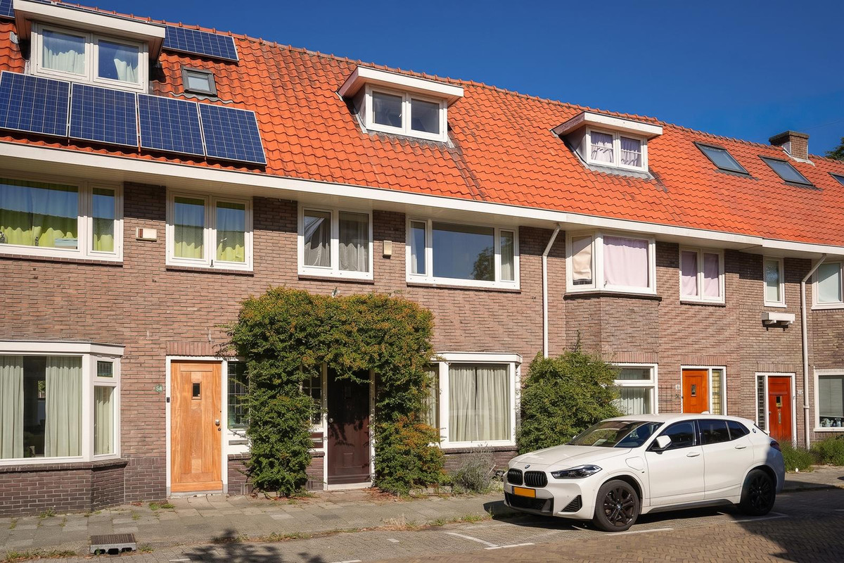 Tussenwoning te koop: Gijsbrecht van Walenborchstraat 56, Utrecht