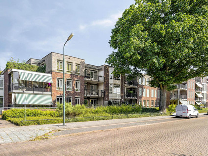 Van Vroonhovenlaan 24