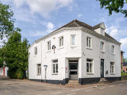 Dorpsstraat 23