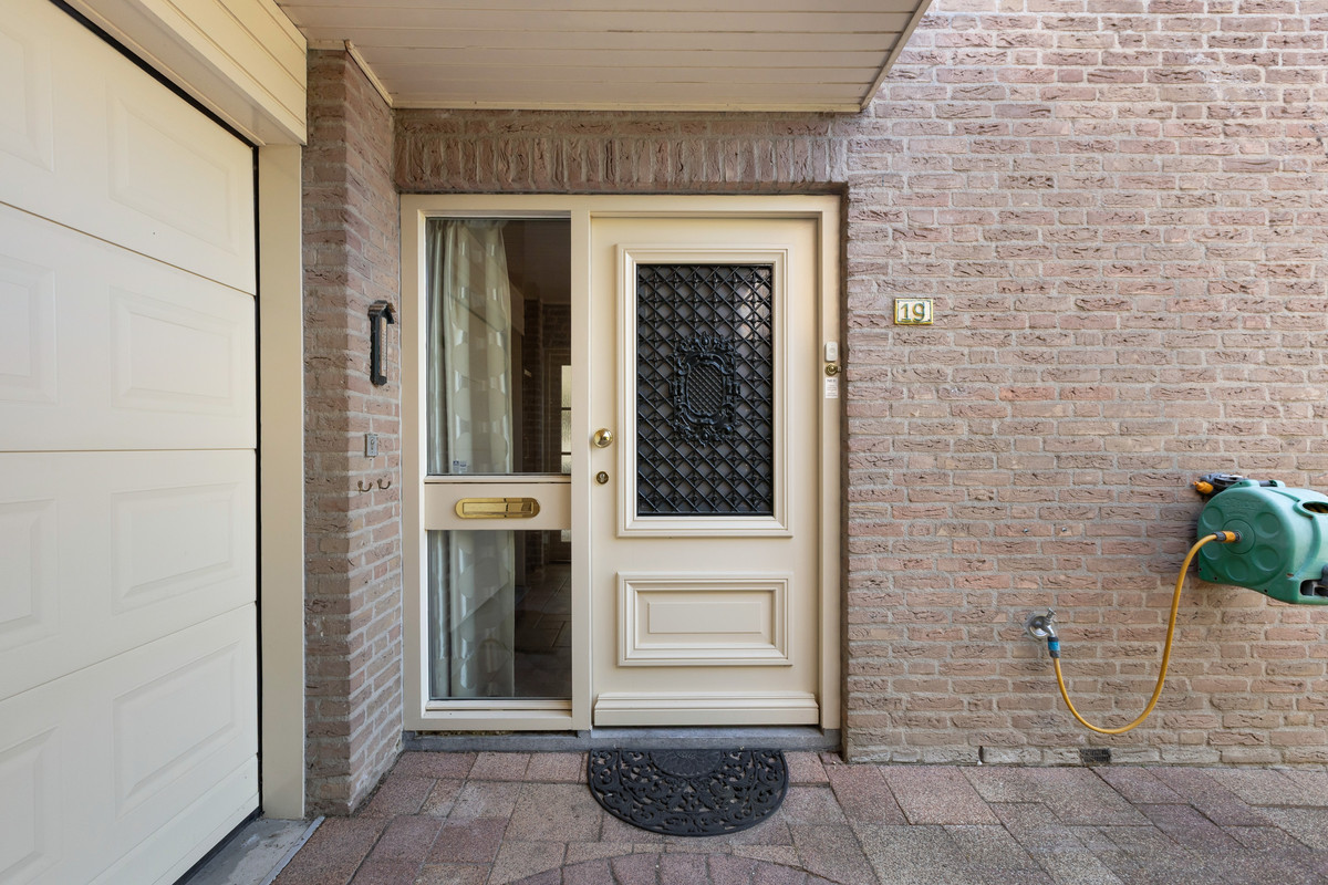 Vrijstaande woning te koop: Kuringen 19, Zevenbergen