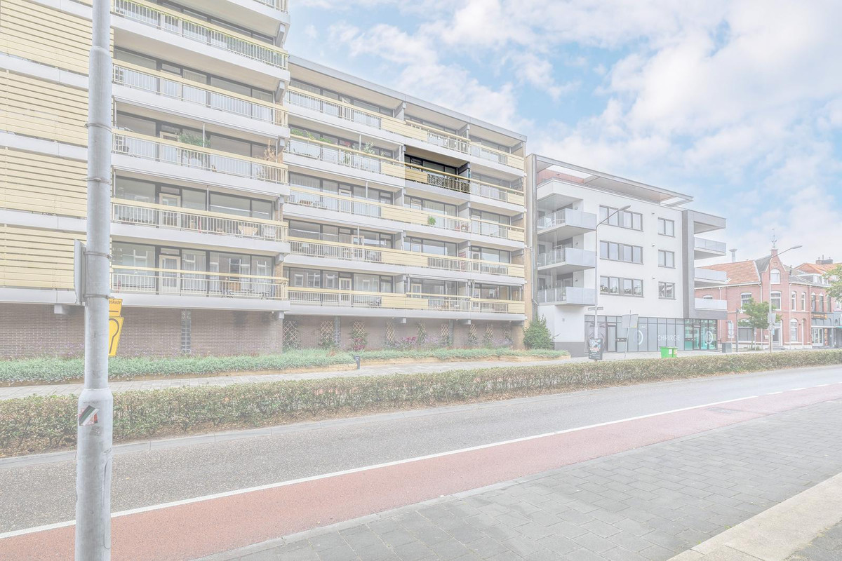 Appartement te koop: Maaskade 85, Venlo