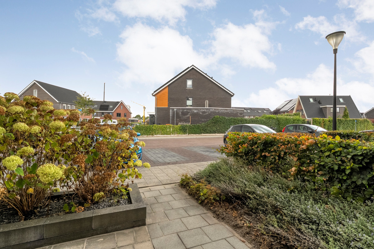 Tussenwoning te koop: Atalanta 12, Nieuwleusen