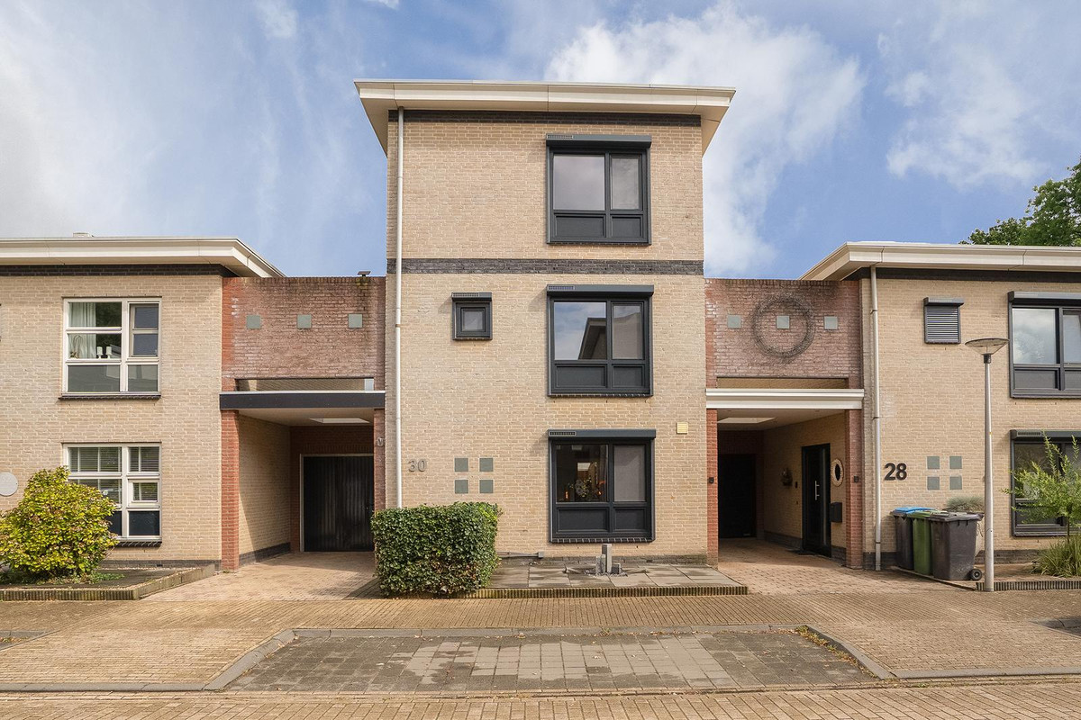 Tussenwoning te koop: Waterlelielaan 30, Enschede