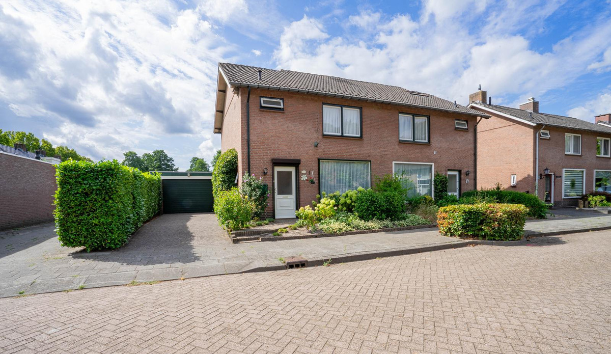 Twee-onder-één-kap te koop: Marijkestraat 30, Bakel