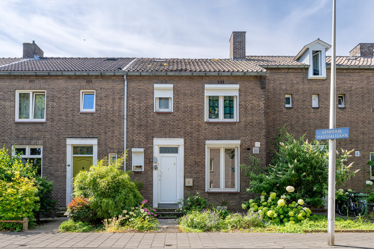 Tussenwoning te koop: Generaal Marshall-Laan 15, Maastricht