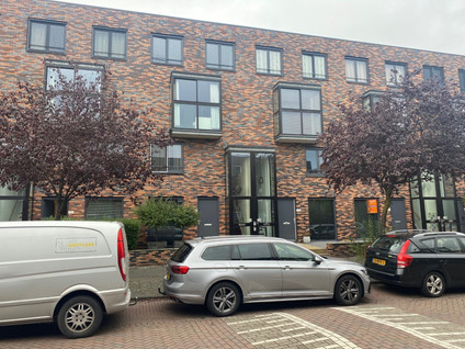 J.H. van den Broekstraat 23