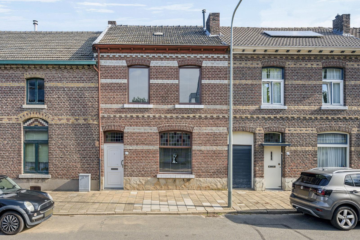 Tussenwoning te koop: Longinastraat 82, Maastricht