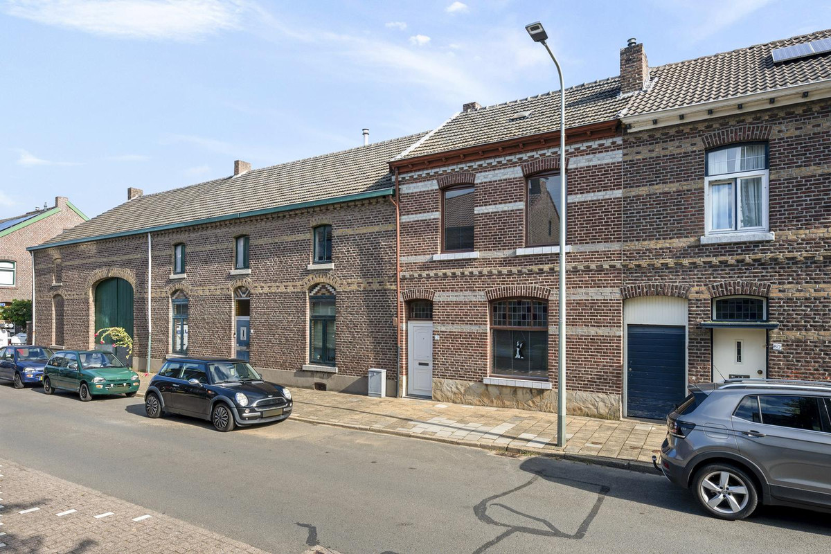 Tussenwoning te koop: Longinastraat 82, Maastricht