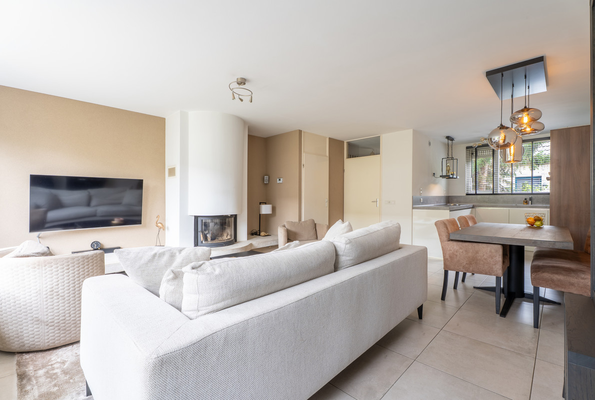 Tussenwoning te koop: Willem van der Scheepad 13, Hoogvliet Rotterdam
