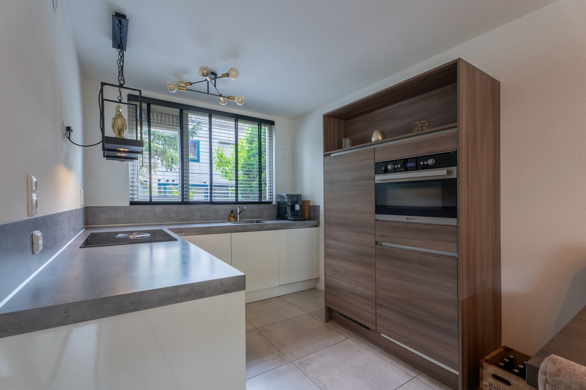 Tussenwoning te koop: Willem van der Scheepad 13, Hoogvliet Rotterdam