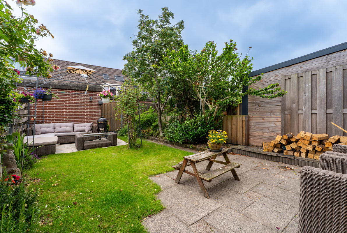 Tussenwoning te koop: Willem van der Scheepad 13, Hoogvliet Rotterdam