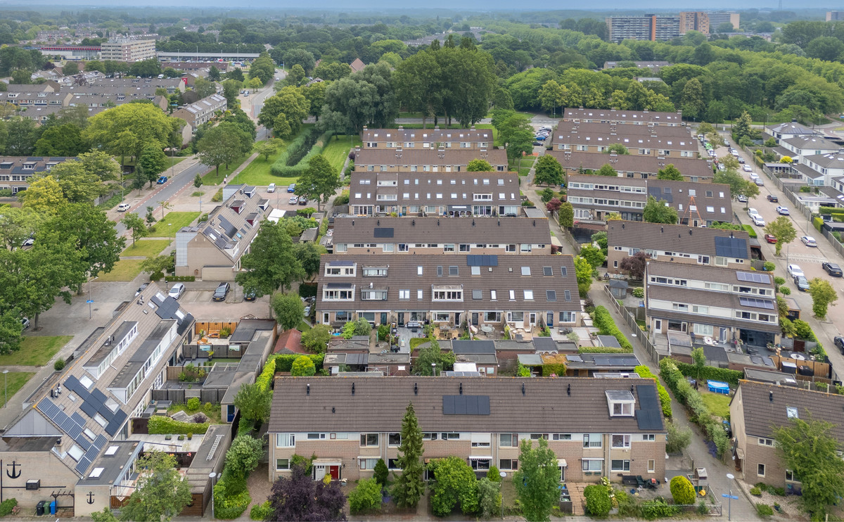 Tussenwoning te koop: Willem van der Scheepad 13, Hoogvliet Rotterdam