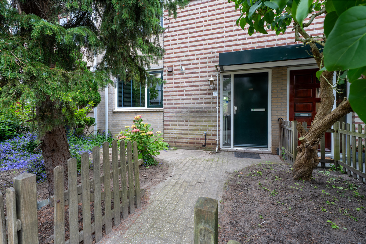 Tussenwoning te koop: Willem van der Scheepad 13, Hoogvliet Rotterdam