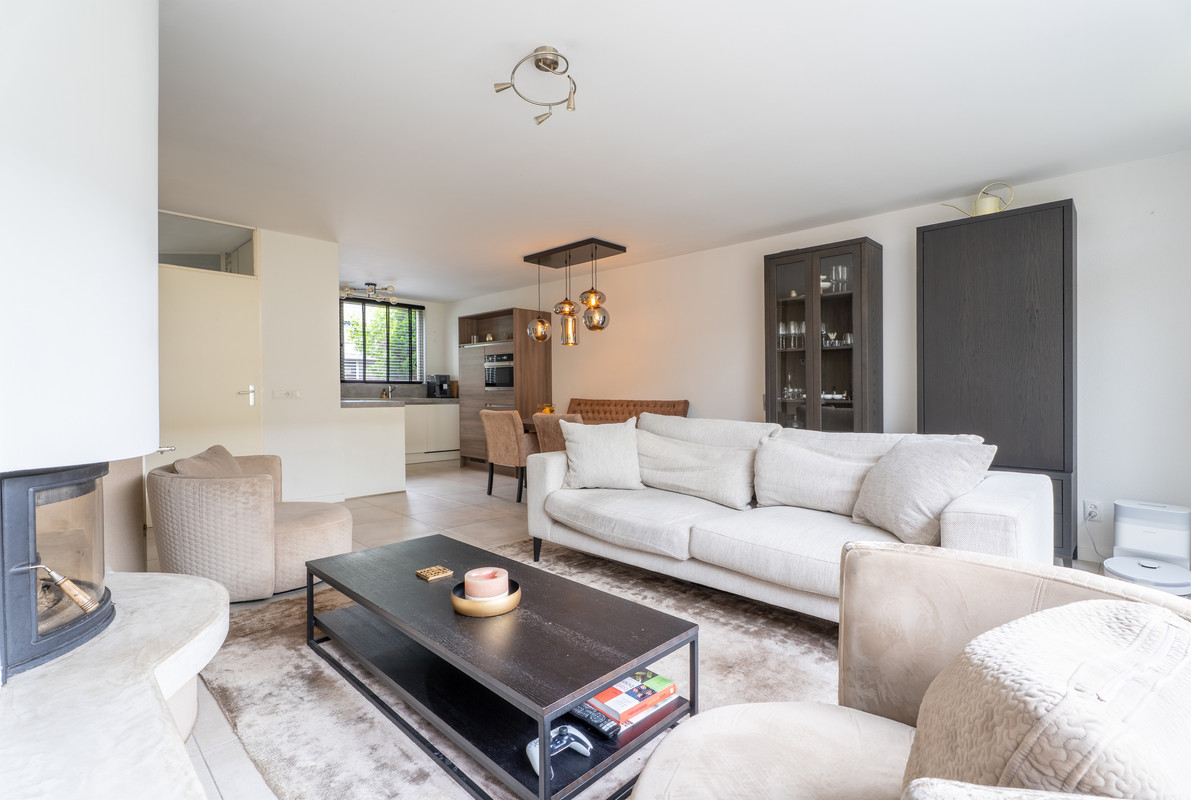 Tussenwoning te koop: Willem van der Scheepad 13, Hoogvliet Rotterdam