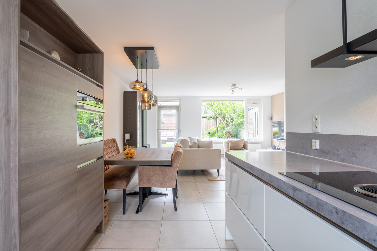 Tussenwoning te koop: Willem van der Scheepad 13, Hoogvliet Rotterdam