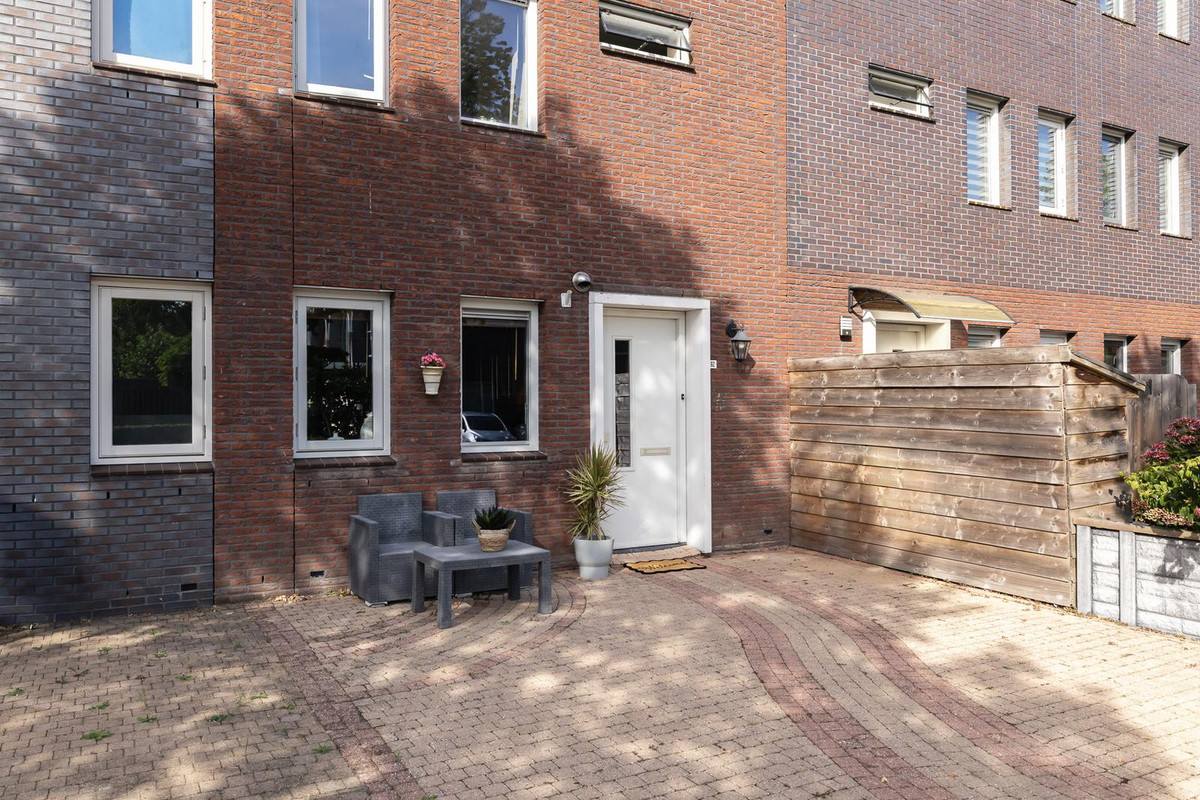 Tussenwoning te koop: Albrecht Dürerweg 92, Almere