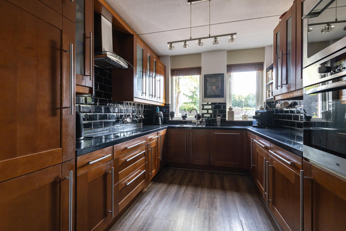 Tussenwoning te koop: Albrecht Dürerweg 92, Almere
