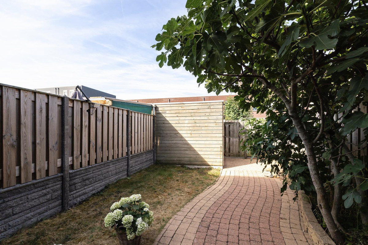 Tussenwoning te koop: Albrecht Dürerweg 92, Almere