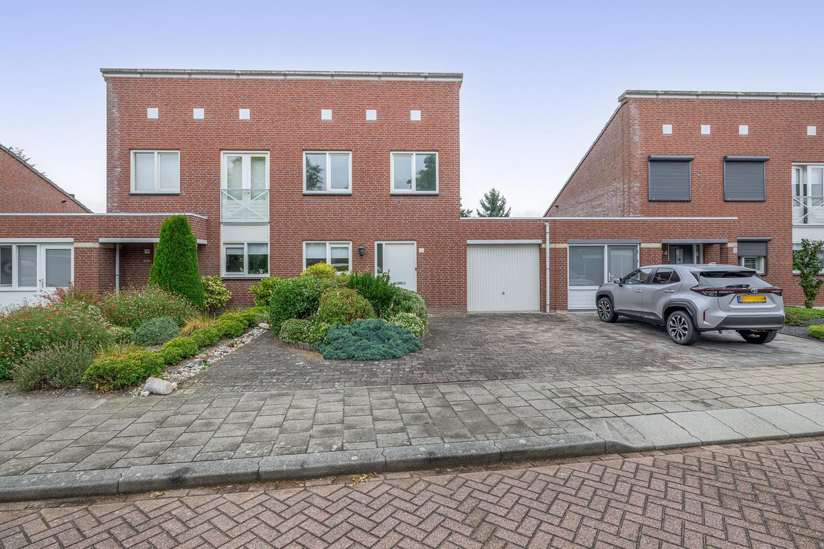 Tussenwoning te koop: Honingklaver 16, Venlo