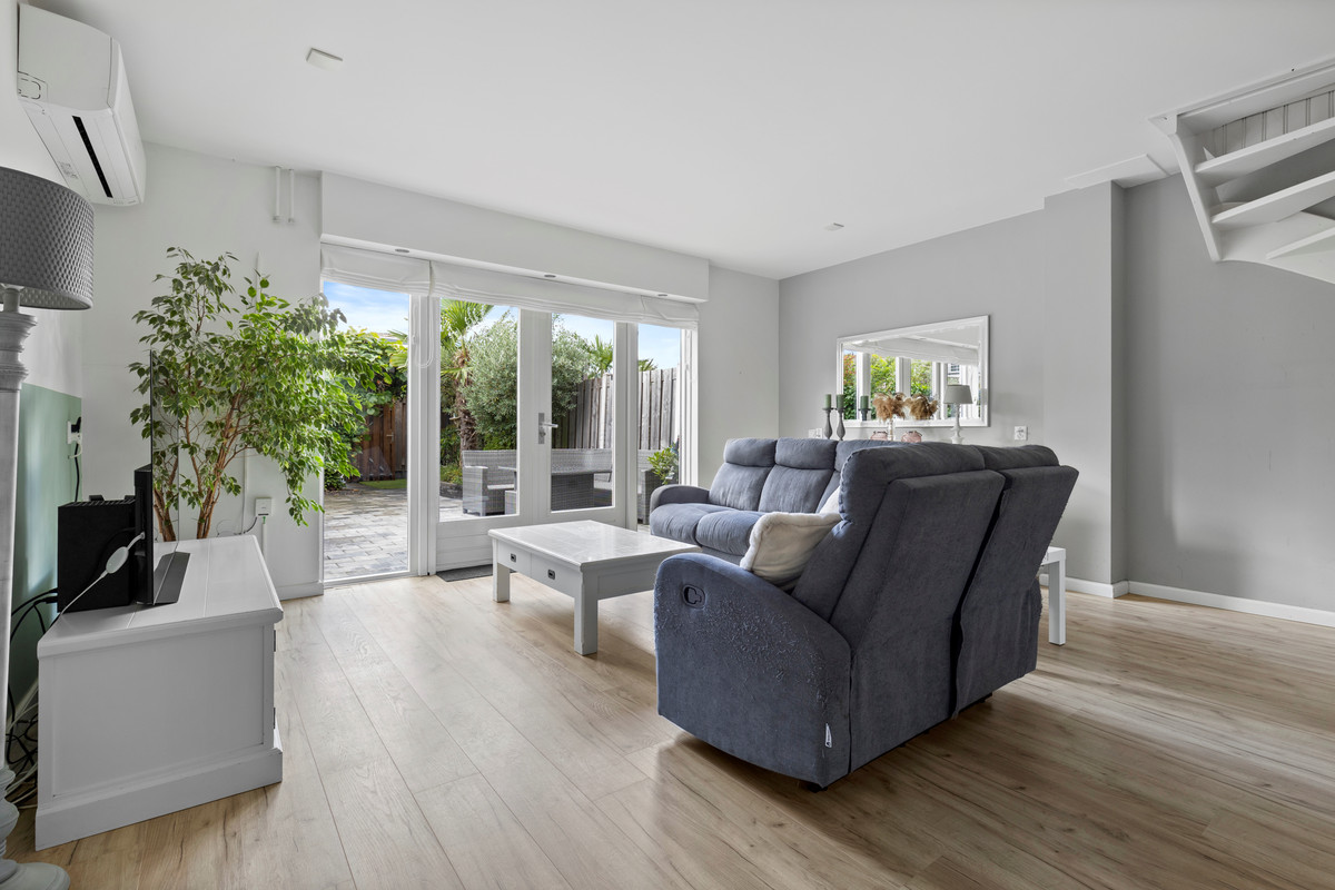 Hoekwoning te koop: Lange Hille 1, Oud-Beijerland