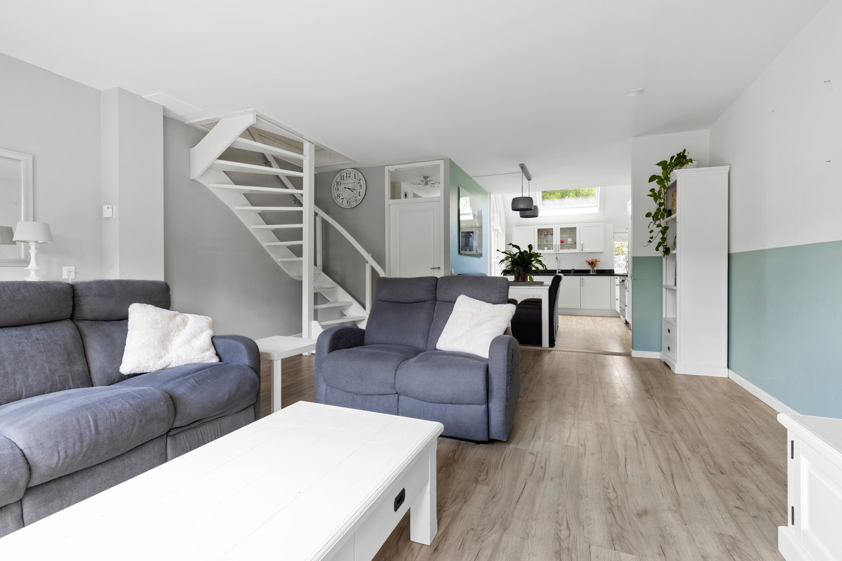 Hoekwoning te koop: Lange Hille 1, Oud-Beijerland