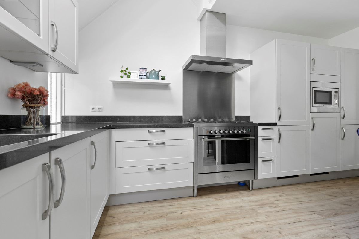 Hoekwoning te koop: Lange Hille 1, Oud-Beijerland
