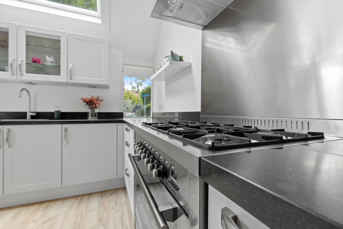 Hoekwoning te koop: Lange Hille 1, Oud-Beijerland