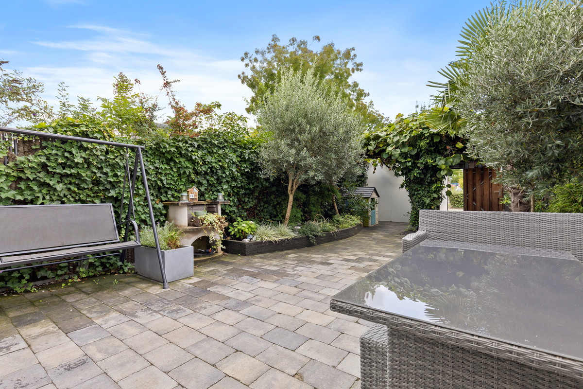 Hoekwoning te koop: Lange Hille 1, Oud-Beijerland