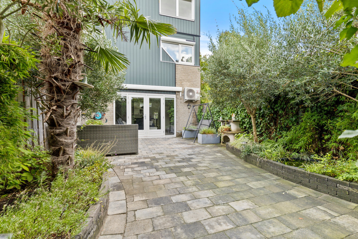Hoekwoning te koop: Lange Hille 1, Oud-Beijerland