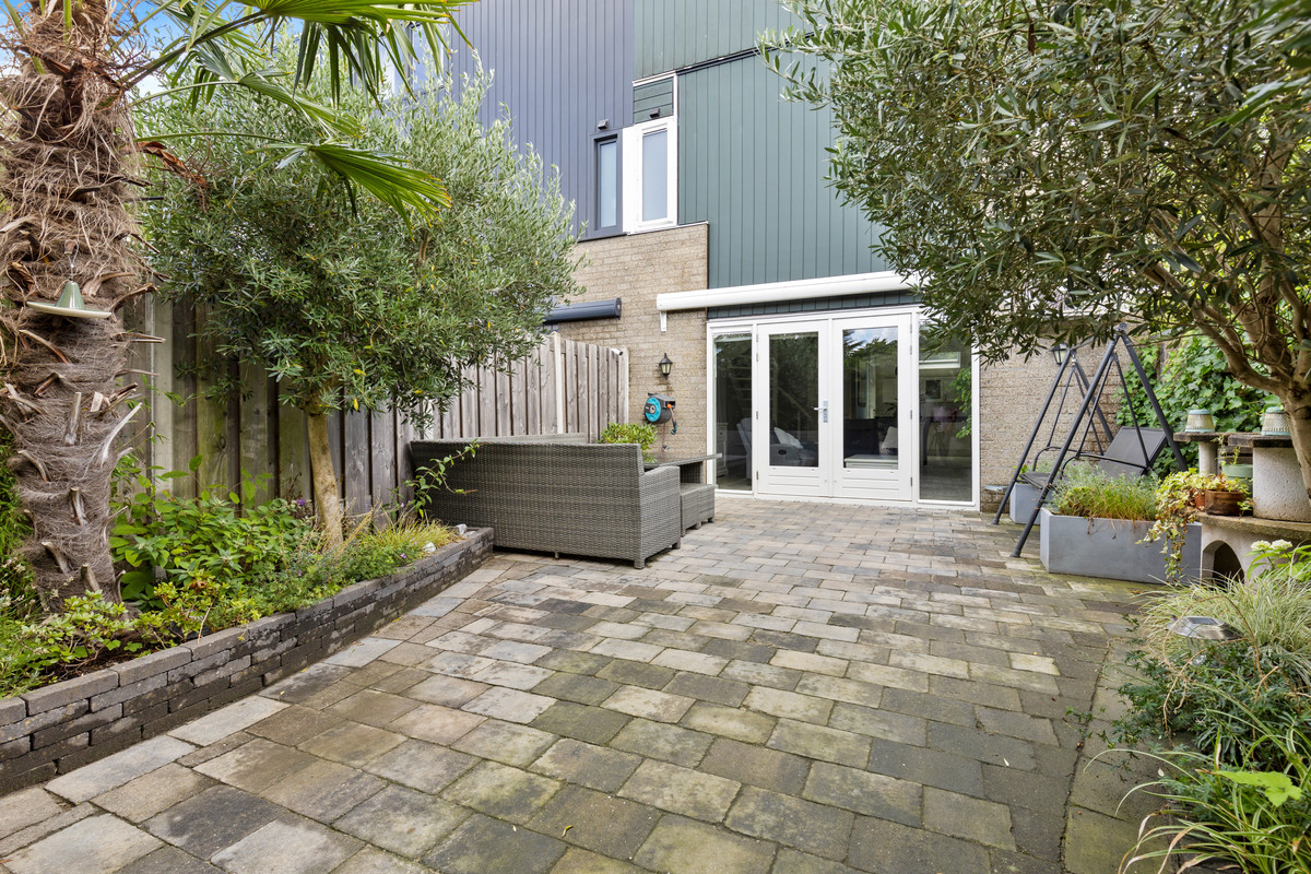 Hoekwoning te koop: Lange Hille 1, Oud-Beijerland