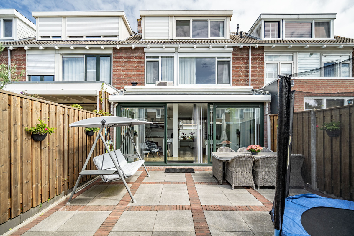 Tussenwoning te koop: Kerklaan 5, Zoeterwoude