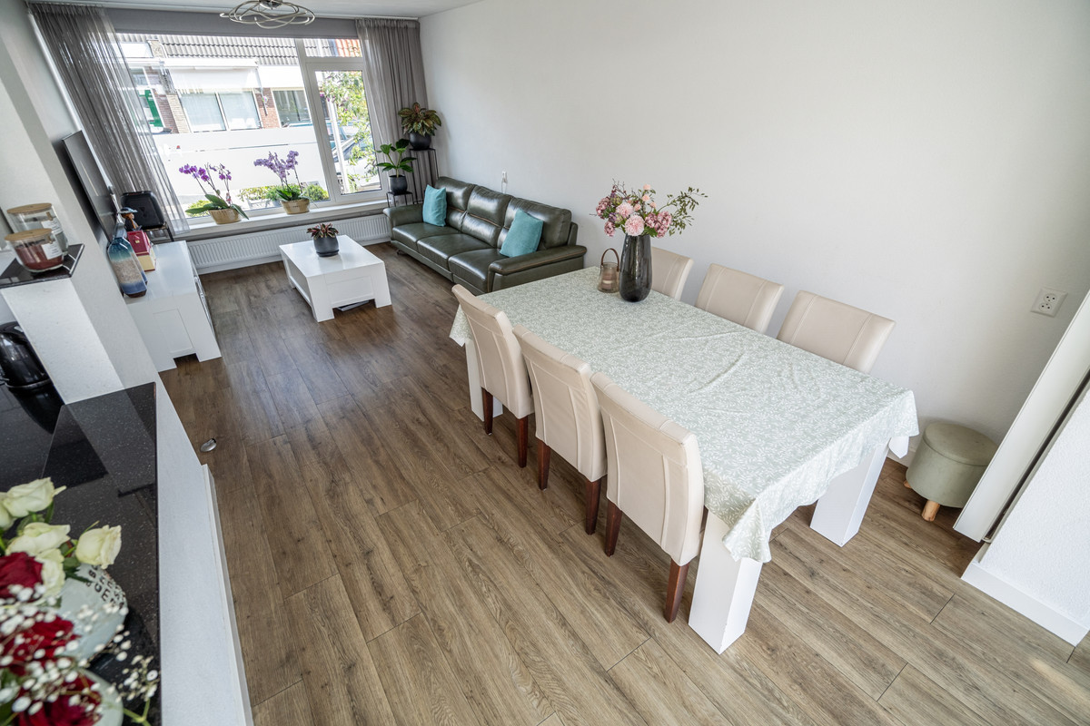 Tussenwoning te koop: Kerklaan 5, Zoeterwoude