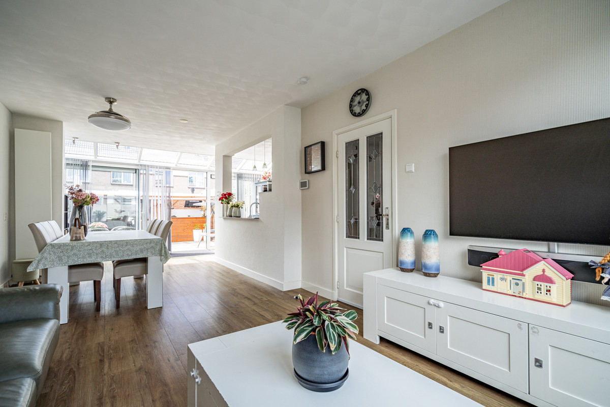 Tussenwoning te koop: Kerklaan 5, Zoeterwoude