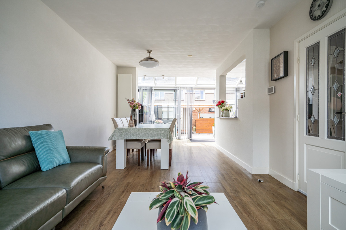Tussenwoning te koop: Kerklaan 5, Zoeterwoude