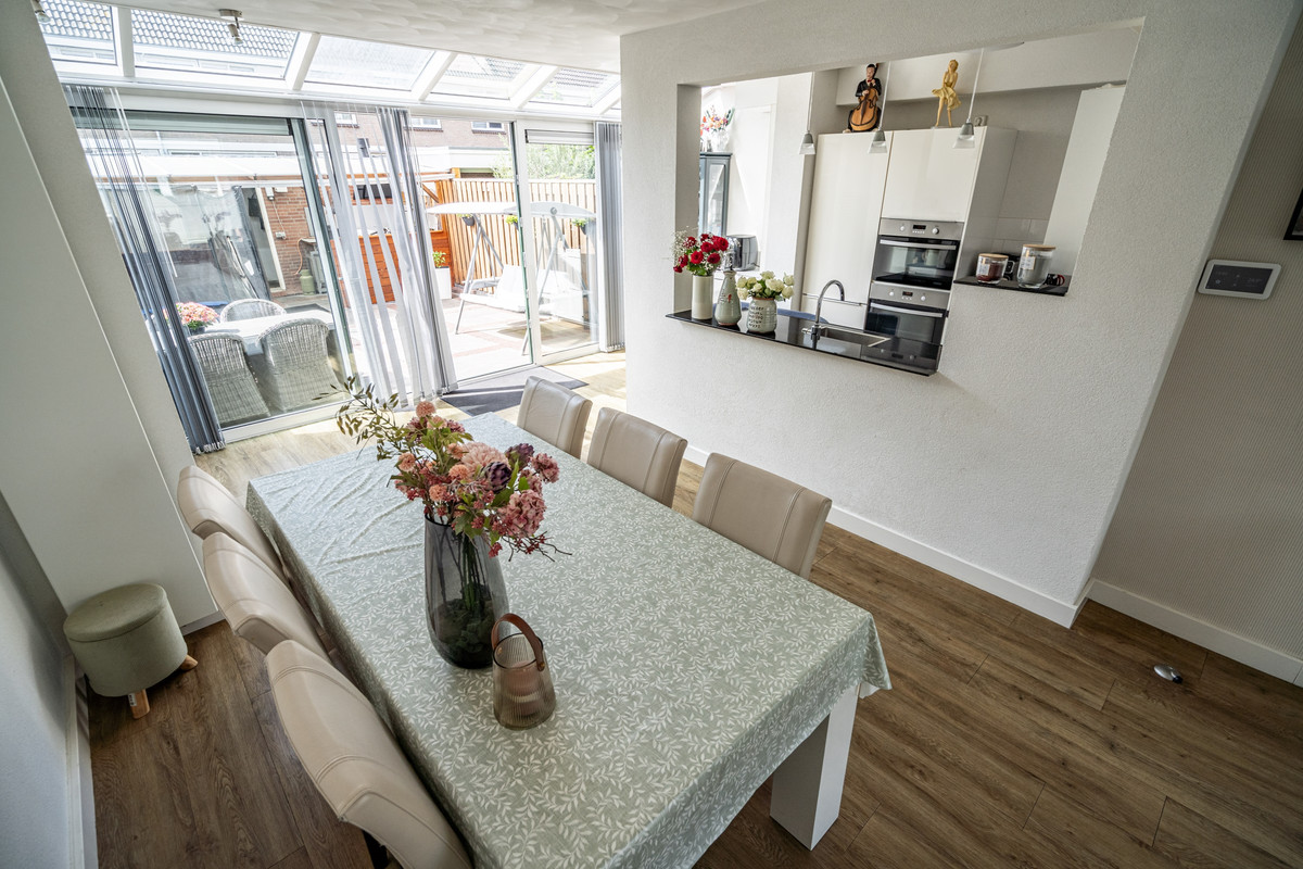 Tussenwoning te koop: Kerklaan 5, Zoeterwoude