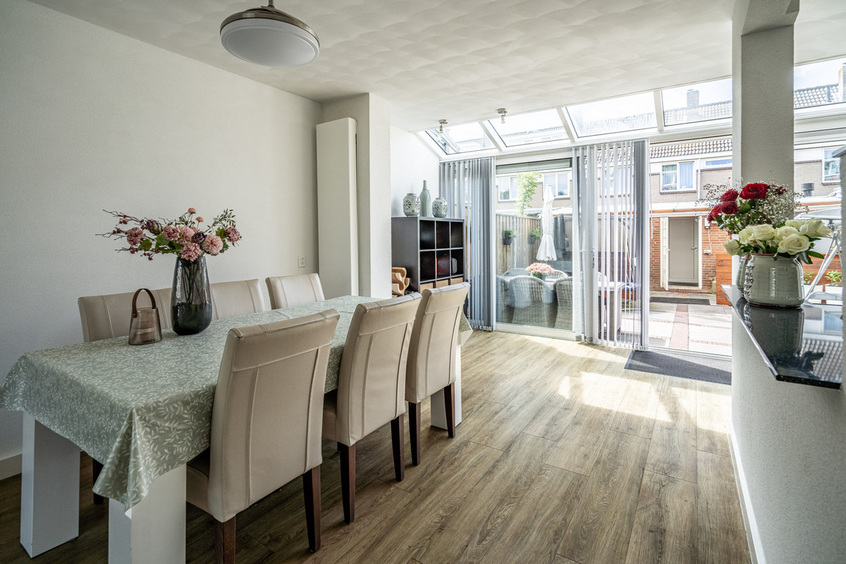 Tussenwoning te koop: Kerklaan 5, Zoeterwoude