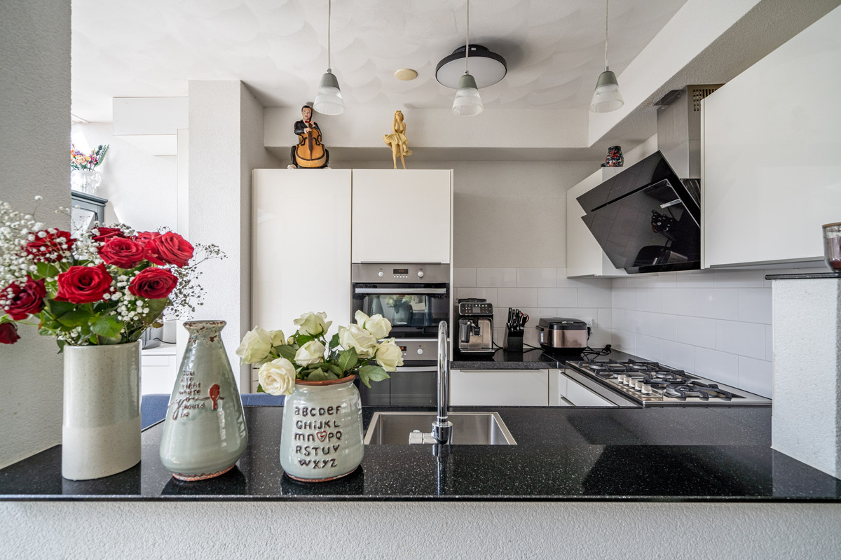 Tussenwoning te koop: Kerklaan 5, Zoeterwoude